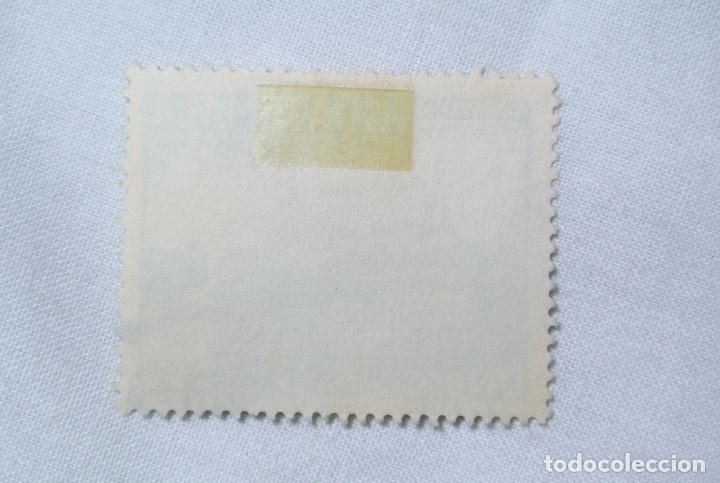 Sellos: Sello postal GUATEMALA 1960 , 8 centavos, Edificio de la UNESCO y Torre Eiffel - Foto 2