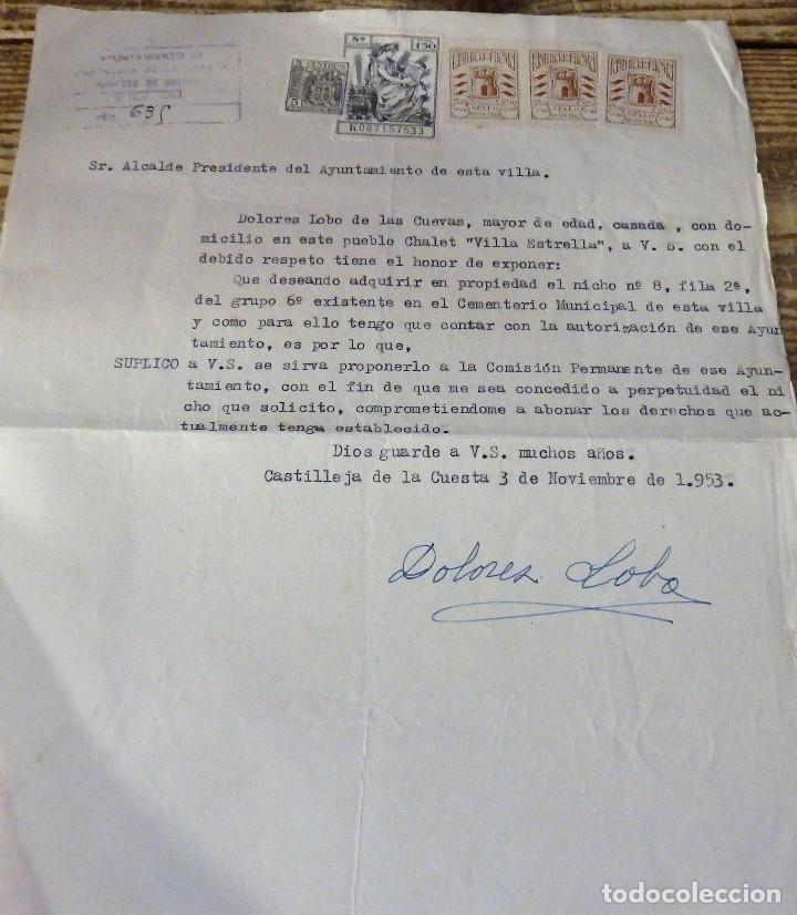 Briefmarken: DOCUMENTO CON  SELLOS FISCALES MUNICIPAL DE 50 CENTIMOS DE CASTILLEJA DE LA CUESTA, SEVILLA,1953