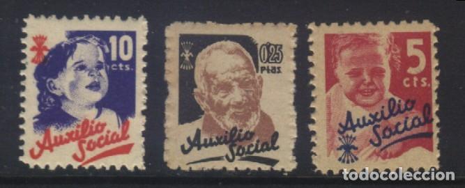 Timbres: S-11011- TRES DISTINTOS DE AUXILIO SOCIAL.