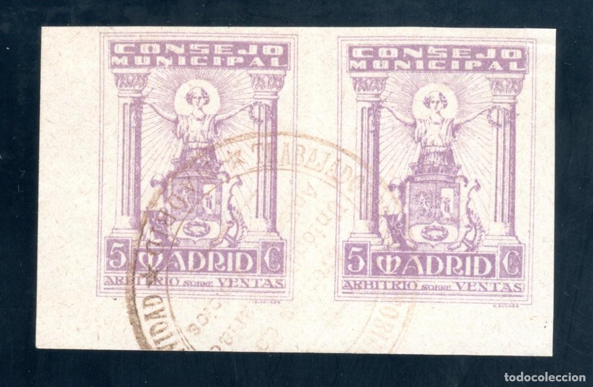 Sellos: MADRID. CONSEJO MUNICIPAL ARBITRIO SOBRE VENTAS. 5 CTS. PAREJA.
