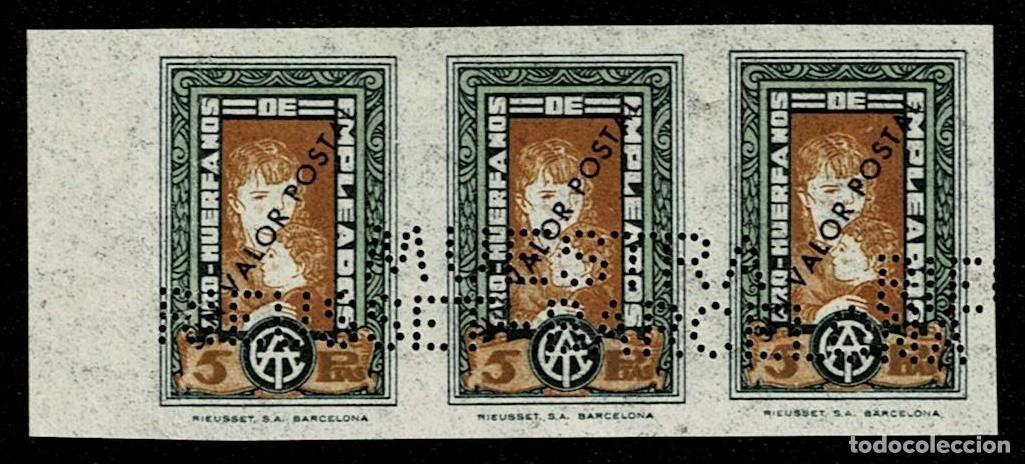 Sellos: 0359 C.A.T. (Compa&ntilde;ia Arrendataria de Tabacos) Valor 5 Pts SIN DENTAR Con TALADRO (MUESTRA RIEUSSET