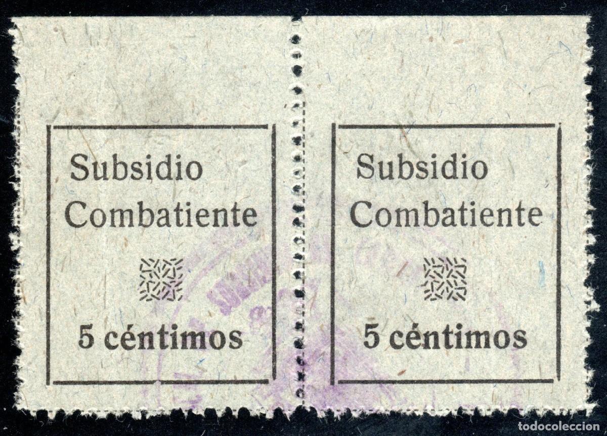 Sellos: SUBSIDIO COMBATIENTE. 5 C&Eacute;NTIMOS. PAREJA. EXTREMADAMENTE RARO.
