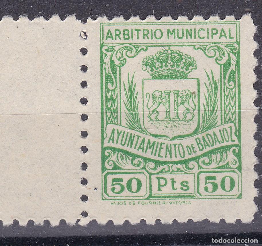 Sellos: SS3-FISCALES MUNICIPALES Ayt&ordm; BADAJOZ 50 Ptas ** Sin Fijasellos .LUJO. Pie Fournier.