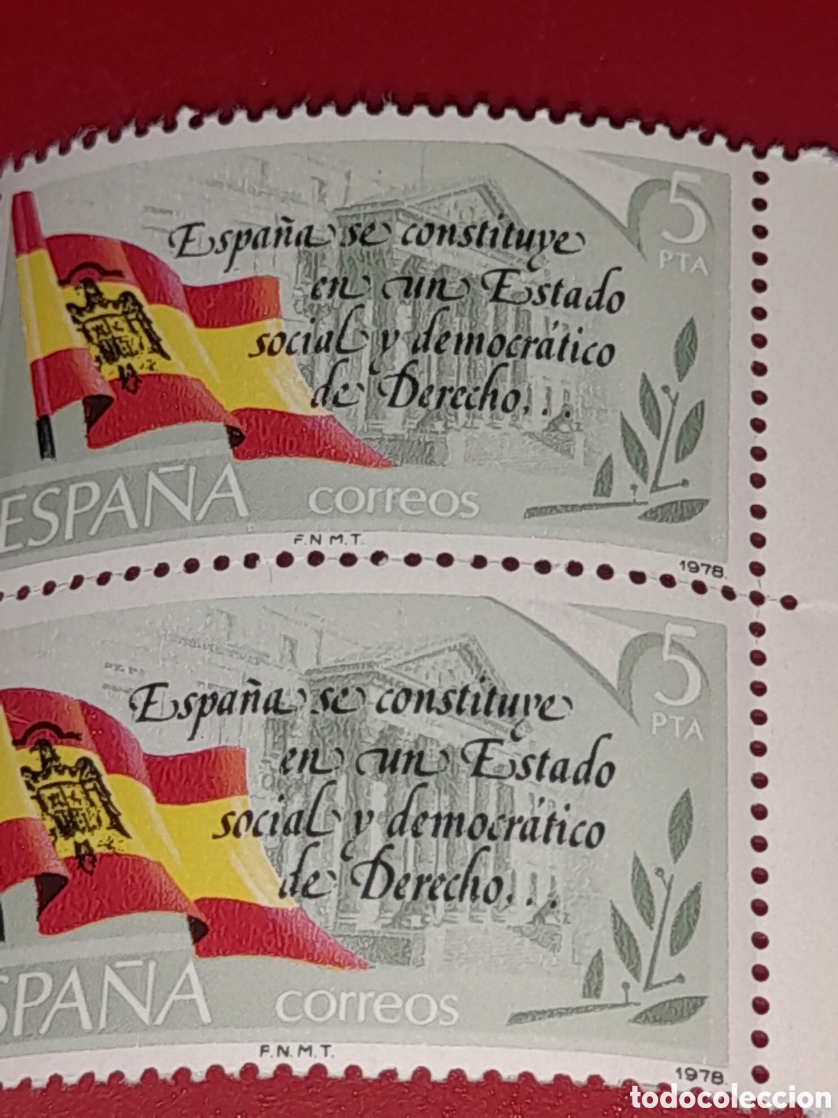 Sellos: Sello Espa&ntilde;a nuevo 1978. Proclamaci&oacute;n Constituci&oacute;n. Bandera. Texto. Letras. Laurel. Arquitectura.