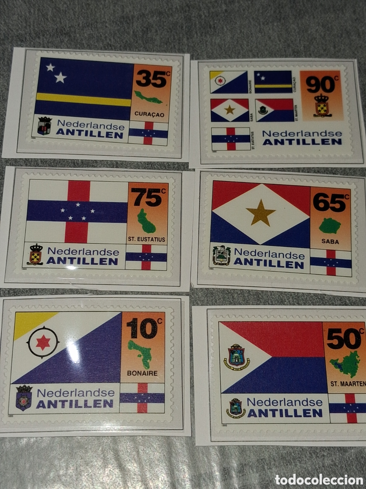 Sellos: Sello Antillas Holandesas nuevo 1995. Islas. Banderas. Cartograf&iacute;a. Mapa. Escudo armas. Historia.