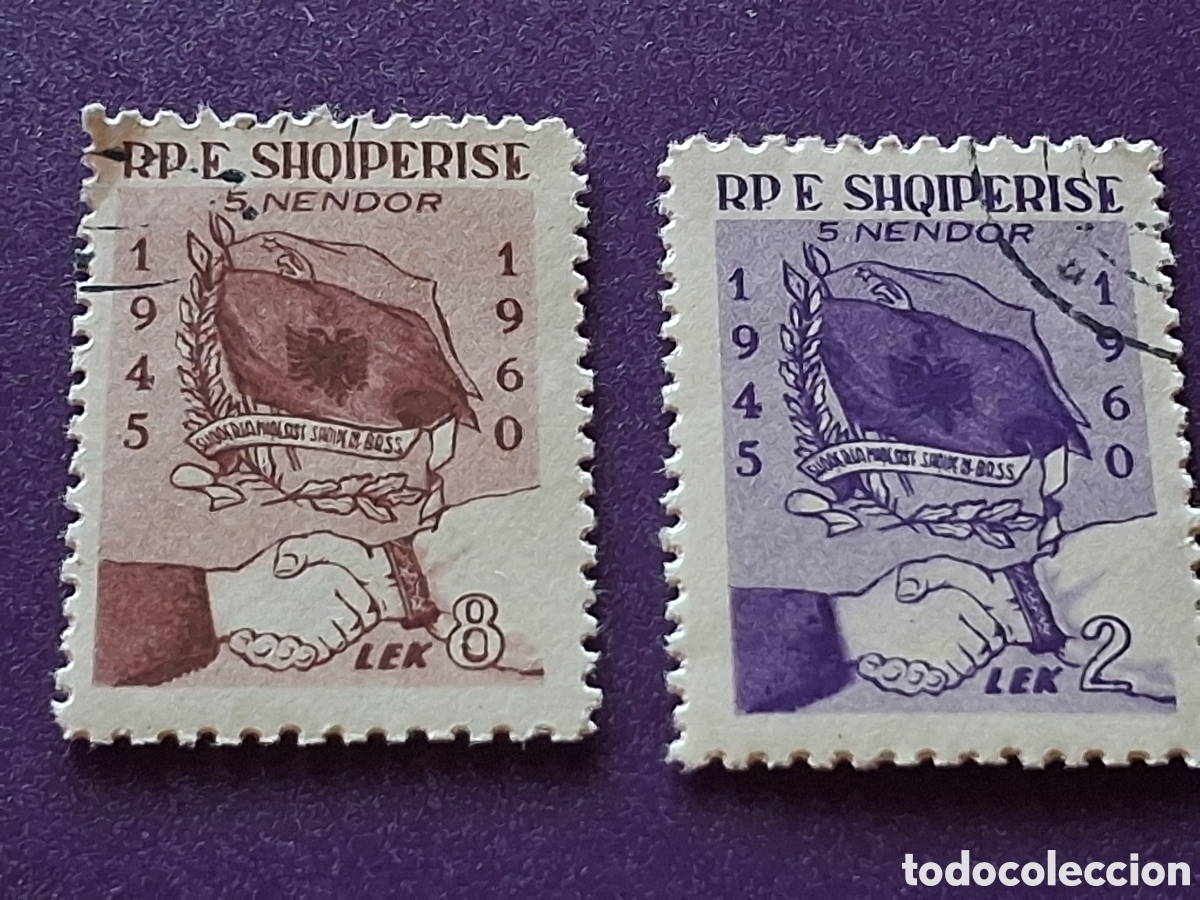 Francobolli: Sello Albania mtdo 1961 15Aniv amistad con URSS. Bandera. Manos. Escuro armas.