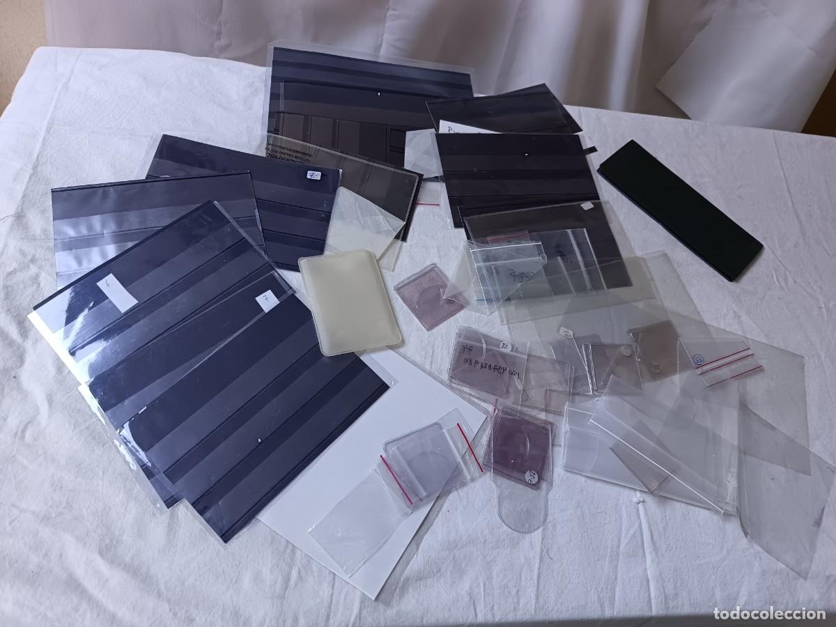 Stamps: Lote con material filat&eacute;lico, hojas clasificadoras, fundas y otros