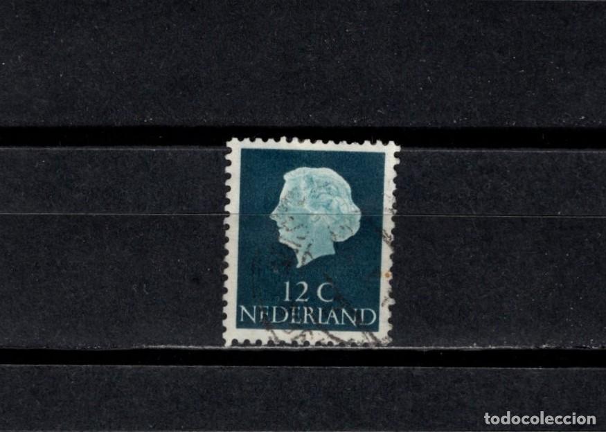 Sellos: Sello usado. Reina Juliana. Sello de 12 centavos. 1954 abril. Yvert 600A.