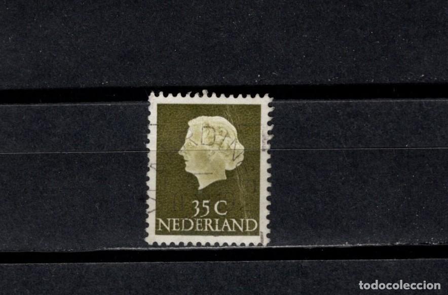 Sellos: Sello usado. Reina Juliana. Sello de 35 centavos. 1954 mayo. Yvert 604A.