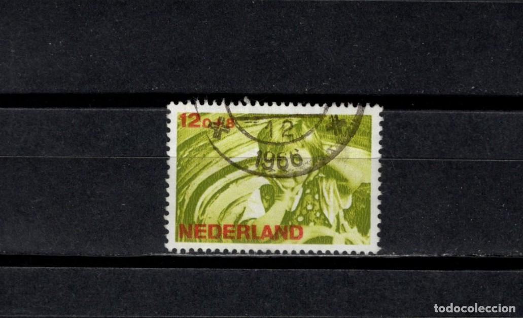 Sellos: Sello usado. Pro infancia. Sello de 12+8 centavos. 1966 noviembre. Yvert 840.
