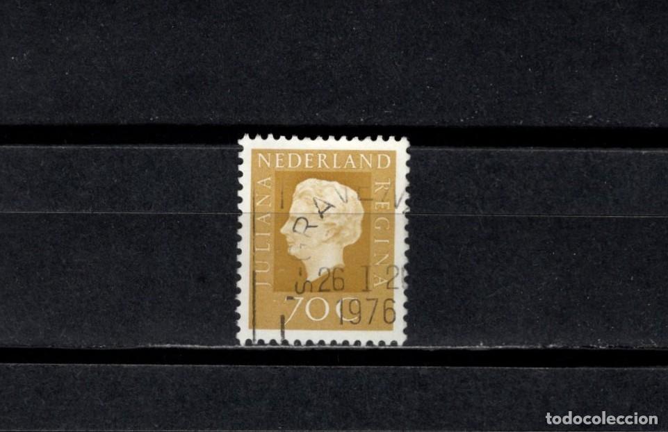 Sellos: Sello usado. Reina Juliana. Sello de 30 centavos. 1972 febrero. Yvert 944.