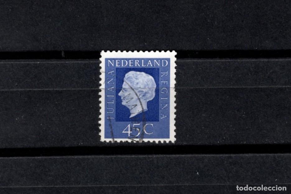 Sellos: Sello usado. Reina Juliana. Sello de 45 centavos. 1972 febrero. Yvert 947.