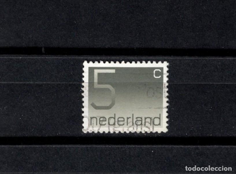 Sellos: Sello usado. Cifras. Sello 5 centavos. Junio 1976. Yvert 1041.