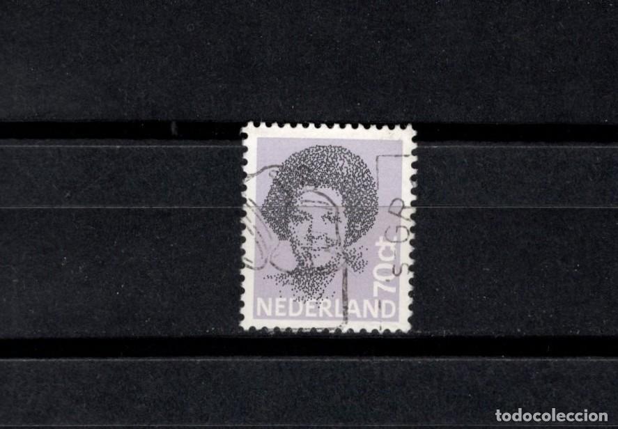 Sellos: Sello usado. Reina Beatriz. Sello 70 centavos. Marzo de 1982. Yvert 1168.