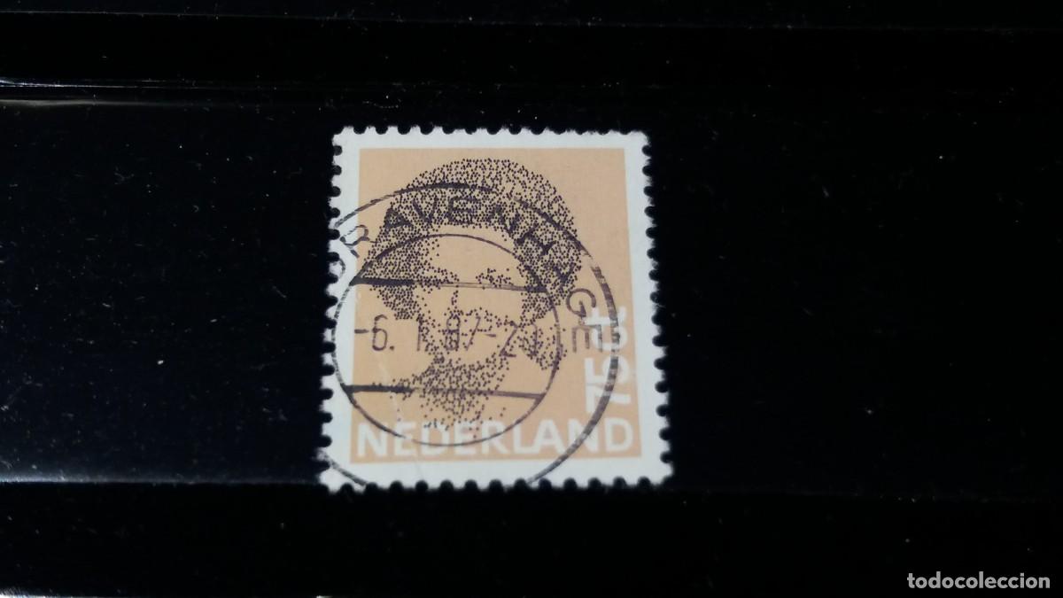 Sellos: Sello usado. Reina Beatriz. Sello 75 centavos. Julio 1982. Yvert 1181.