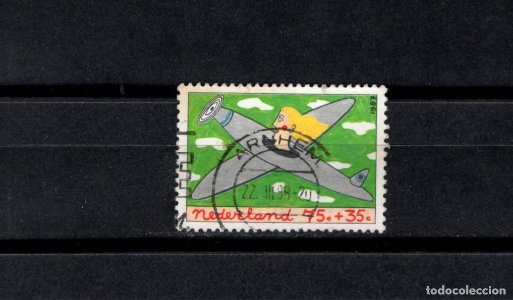 Sellos: Sello usado. Profesiones vitas por los ni&ntilde;os. Sello 75+35 centavos. 1987. Yvert 1300.