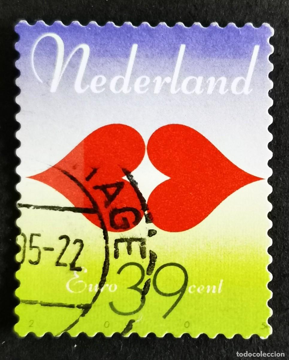 Sellos: Sello Pa&iacute;ses Bajos 2005, Labios bes&aacute;ndose hechos de dos corazones, 0,39 &euro;. Michel: NL 2277