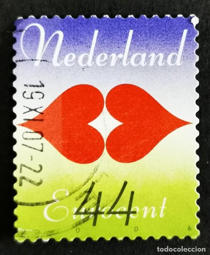 Sellos: Sello Pa&iacute;ses Bajos 2006, Labios bes&aacute;ndose hechos de dos corazones, 0,44 &euro;. Michel: NL 2475