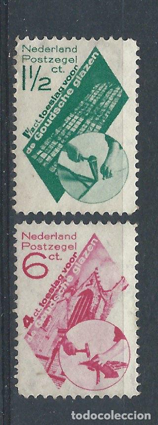 Sellos: Pays-Bas N&deg;235/36* (MH) 1931 - Vitraux &Eacute;glise St. Jean de Gouda