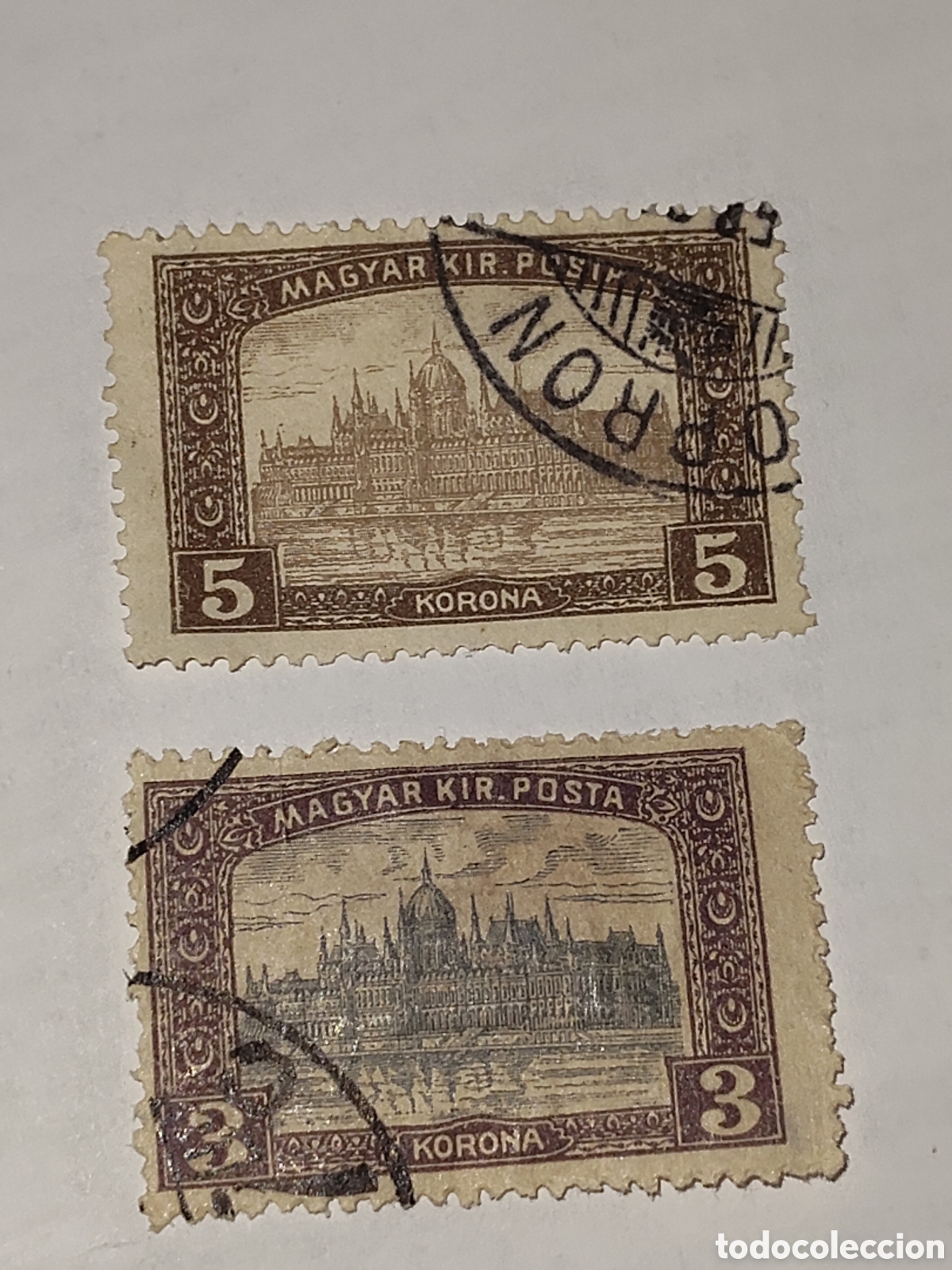 Sellos: 2 Sellos de Hungr&iacute;a Parlamento de Budapest 1916-20 usado