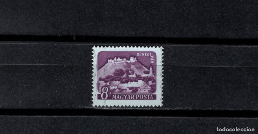 Sellos: Sello usado. Castillo de S&uuml;meg. Sello de 8 filler. Color. 1960 septiembre. Yvert 1395.