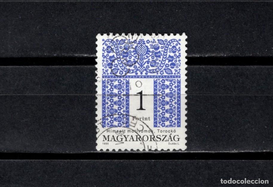 Sellos: Sello usado. Motivos folkloricos. Torock&oacute;. Sello 1 florin. 1995 enero. Yvert 3488.