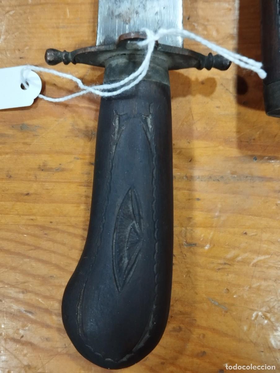 Sellos: CUCHILLO DE INDIA CON MANGO Y FUNDA DE MADERA TALLADA. - Foto 6