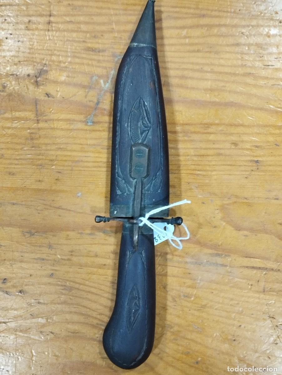 Sellos: CUCHILLO DE INDIA CON MANGO Y FUNDA DE MADERA TALLADA. - Foto 8