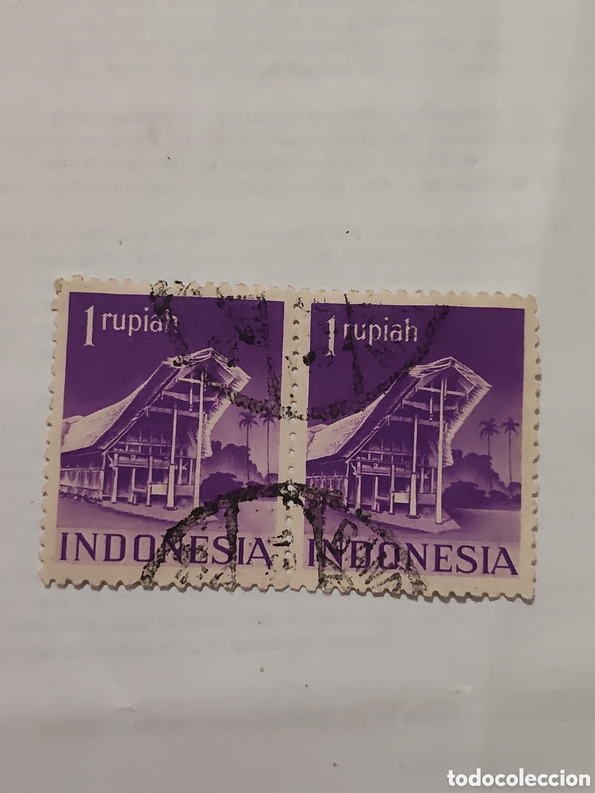 Sellos: Bloque de 2 sellos de Indonesia arquitectura tradicional casa Toraja 1949