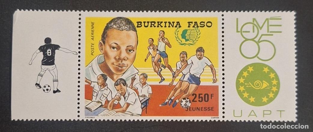 Sellos: Burkina Faso 1985 Mi. 1074 Correo a&eacute;reo juventud f&uacute;tbol Lom&eacute; 85