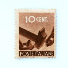 Sellos: SELLO POSTAL ITALIA 1945 10 C MARTILLO ROMPIEDO CADENA DEMOCRACIA RAREZA FALLO IMPRESIÓN. Lote 249273325