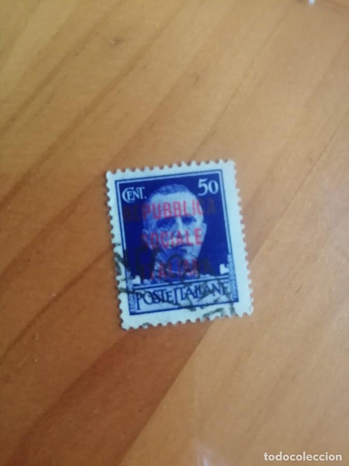 Sellos: ITALIA- REY VICTOR MANUEL III - SUPERPUESTO: REPUBLICA SOCIAL ITALIANA - VALOR FACIAL 50 CENT.