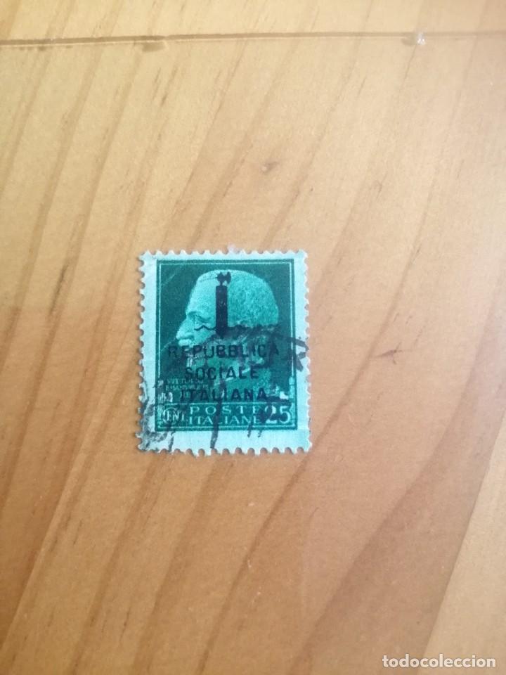 Sellos: ITALIA- REY VICTOR MANUEL III - SUPERPUESTO: REPUBLICA SOCIAL ITALIANA - VALOR FACIAL 25 CENT.