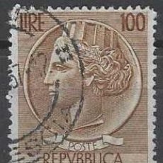 Sellos: ITALIA 1954 - S.BÁSICA, MONEDA SIRACUSA, 100L MARRÓN - USADO