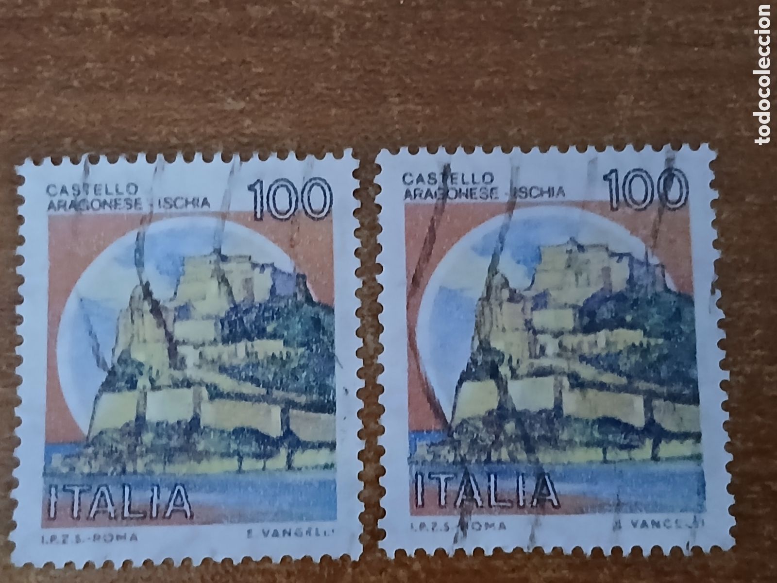 Sellos: 2 Sellos Italia Castell&oacute;n Aragonese 1.980 -10 liras-