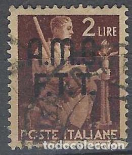 Sellos: ITALIA TRIESTE ZONA A 1947 - DEMOCRACIA, SOMBREIMPRESO, MARR&Oacute;N OSCURO - USADO