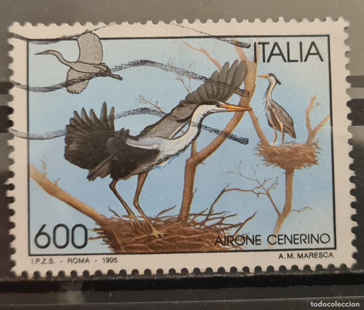 Sellos: Sello usado de Italia 1995. Fauna: aves