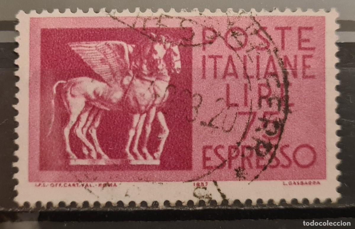 Sellos: Sello usado de correo urgente de Italia 1958-66: arte etrusco