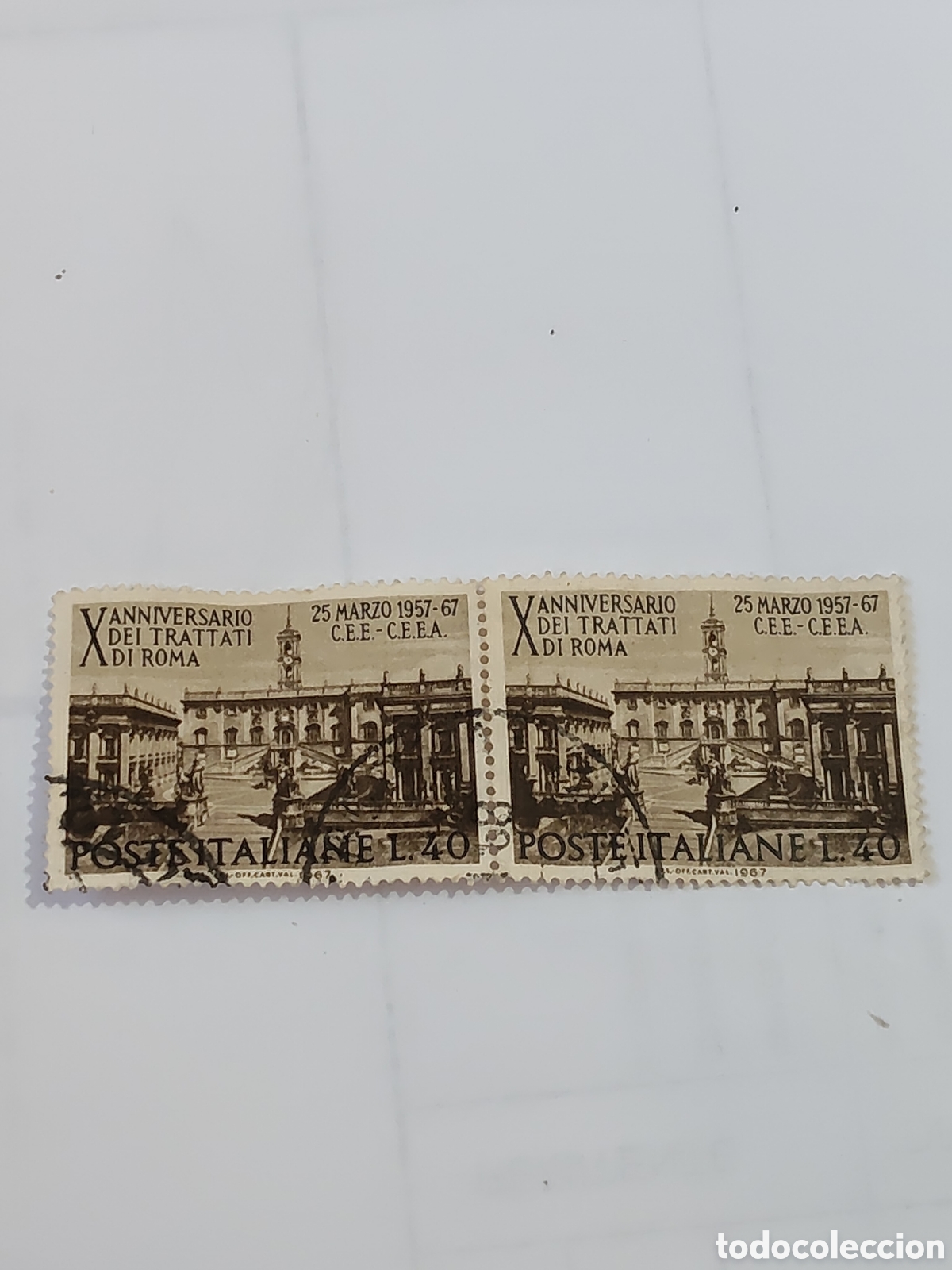 Sellos: Bloque de 2 sellos de Italia X Aniversario de los tratados de Roma Plaza del Campidoglio Roma 1967