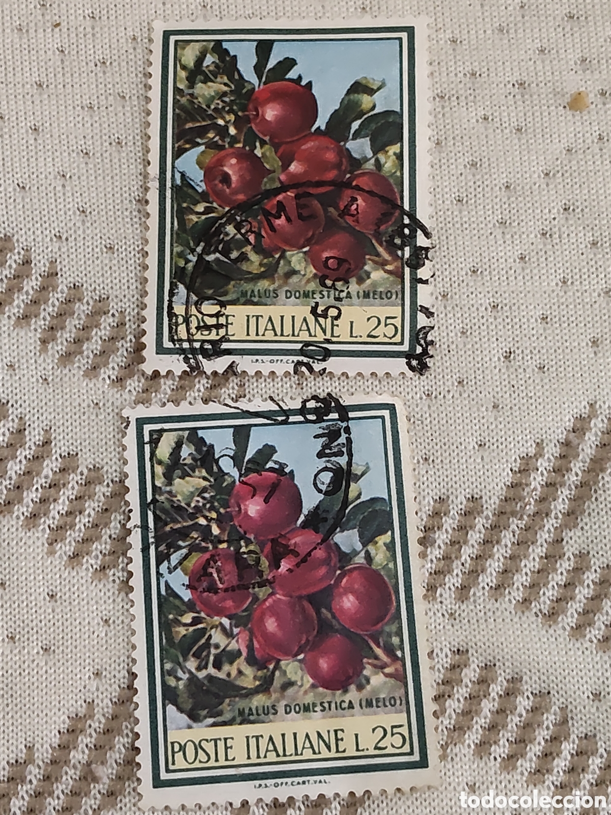 Sellos: 2 Sellos de Italia Flora Manzano 1967