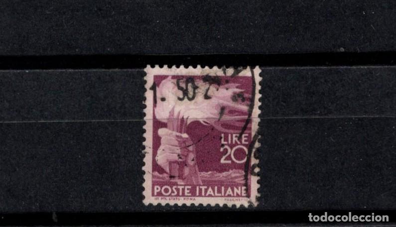 Sellos: Sello usado. Democracia. Brazo portando Antorcha. 1 Octubre 1945. Yvert 499.