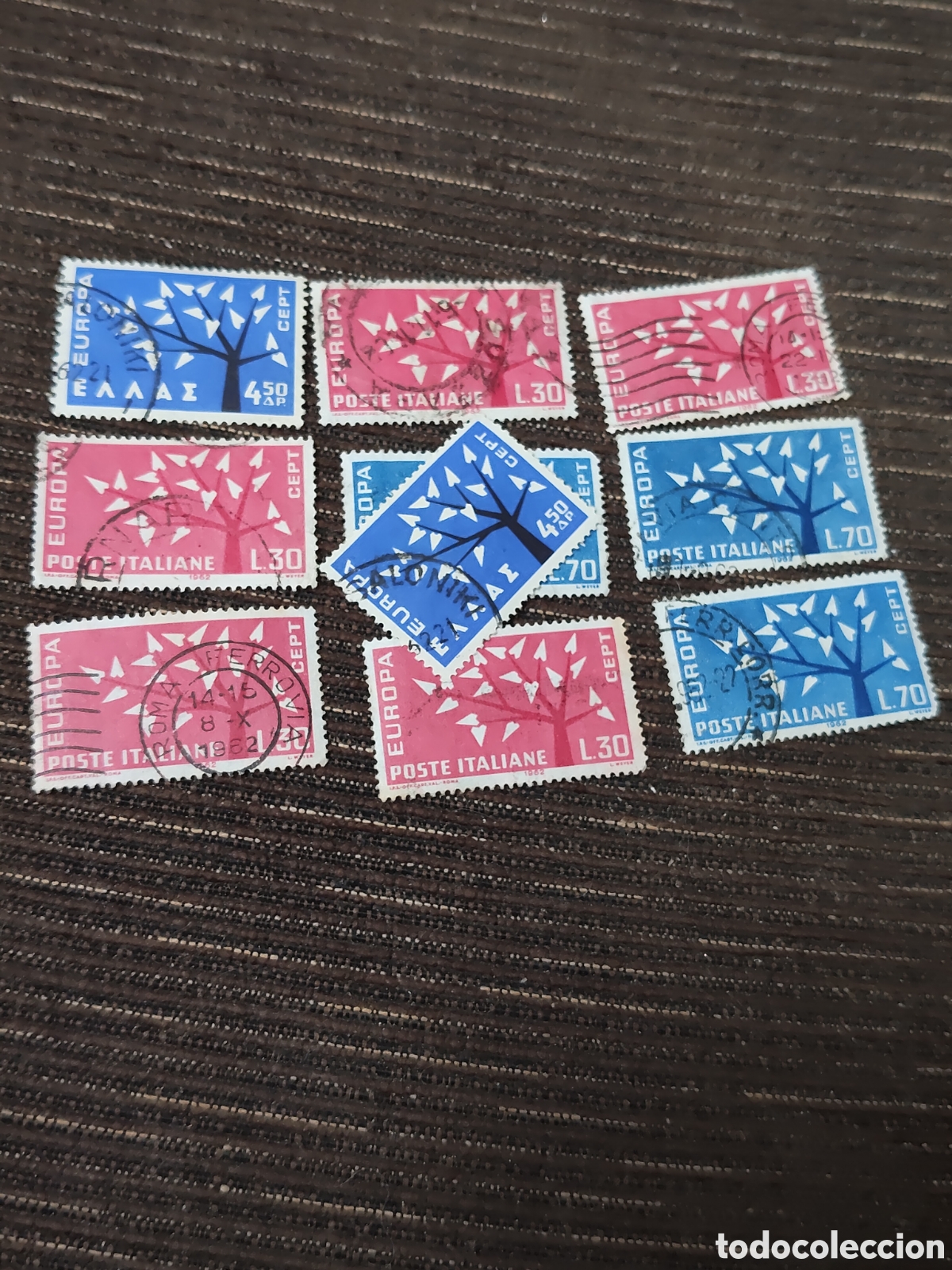 Sellos: 10 sellos de Italia dise&ntilde;o con &aacute;rbol y hojas en forma de palomas 1962