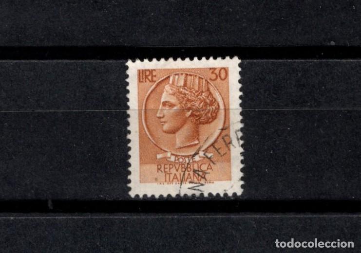 Sellos: Sello usado. Moneda Siracusa. 1 de Julio de 1960. 30 liras. Yvert 716A.