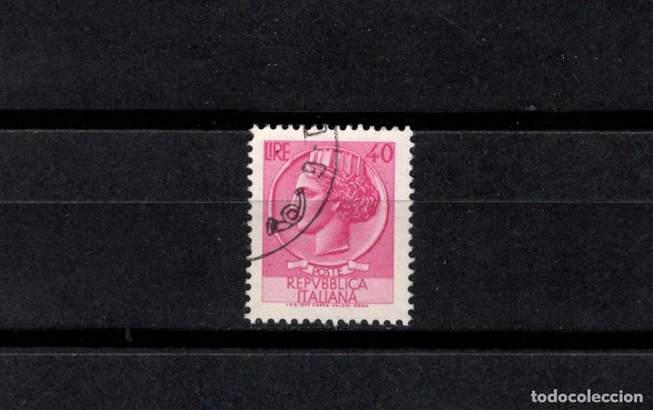 Sellos: Sello usado. Moneda Siracusa. 1 de Julio de 1960. 40 liras. Yvert 717A.
