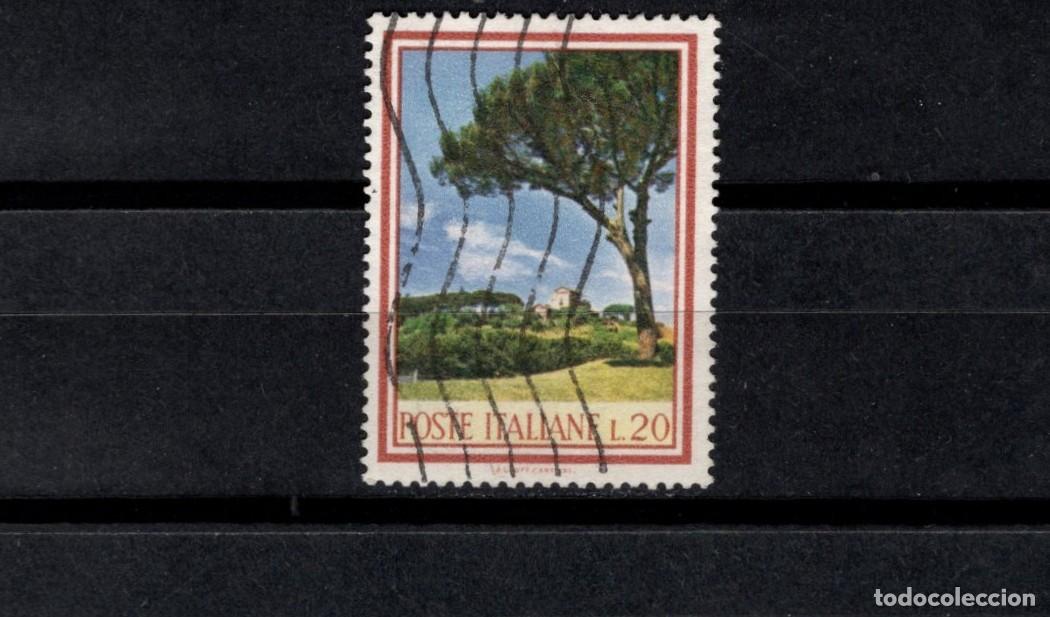 Sellos: Sello usado. Pino en la colina palatina. Sello de 20 liras. 1966 abril. Yvert 946.