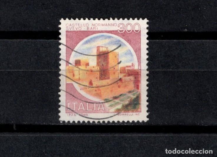 Sellos: Sello usado. Castillos. Castello de Bari. 22 Septiembre 1980. 300 liras. Yvert 1447.