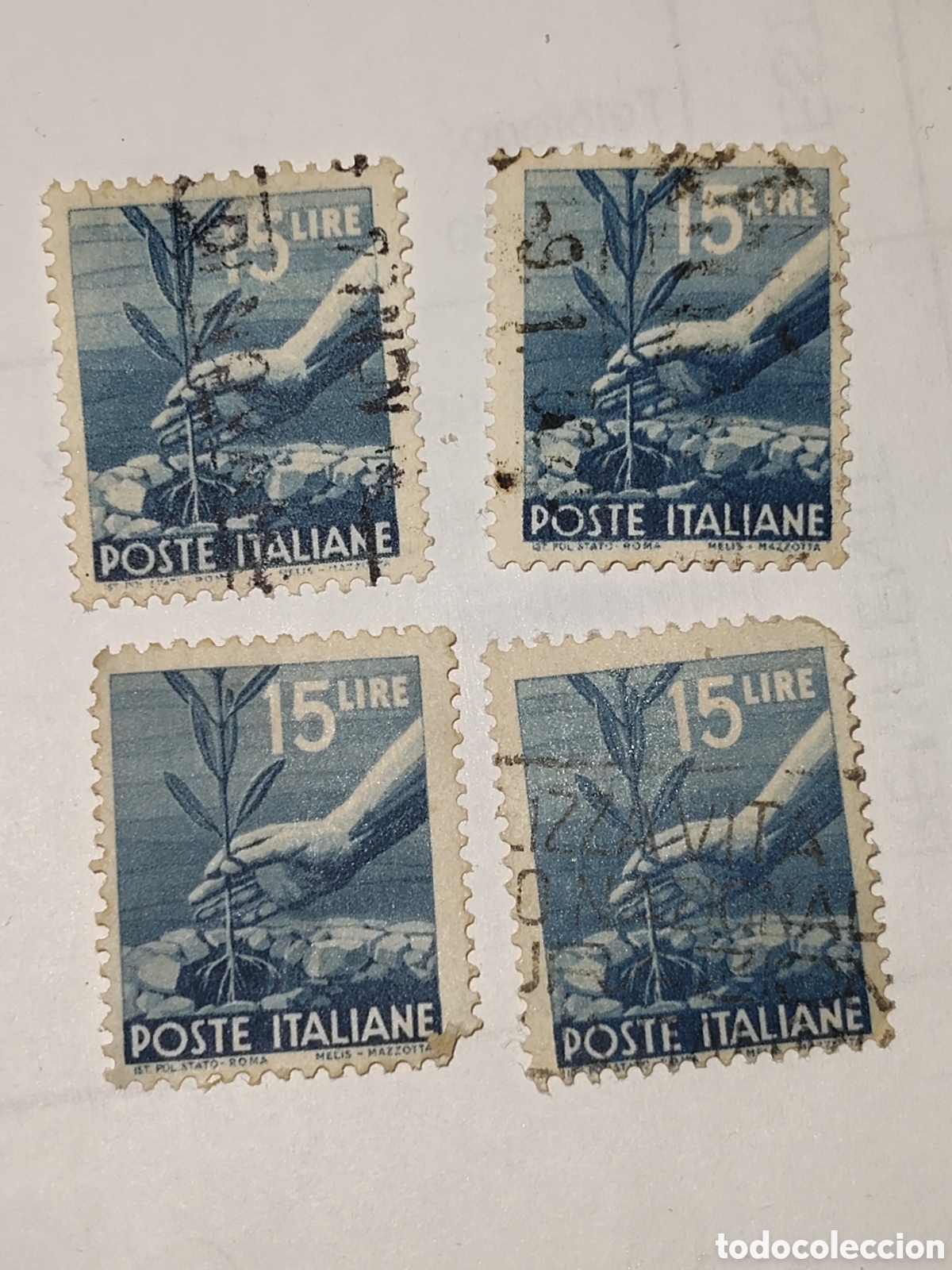 Sellos: 4 sellos de Italia mano plantando un ramo de olivo 1945