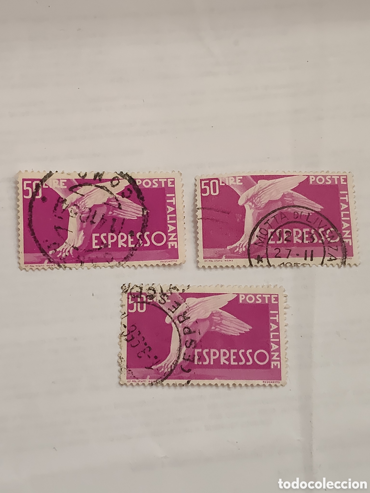 Sellos: 3 sellos de Italia pie alado 1951