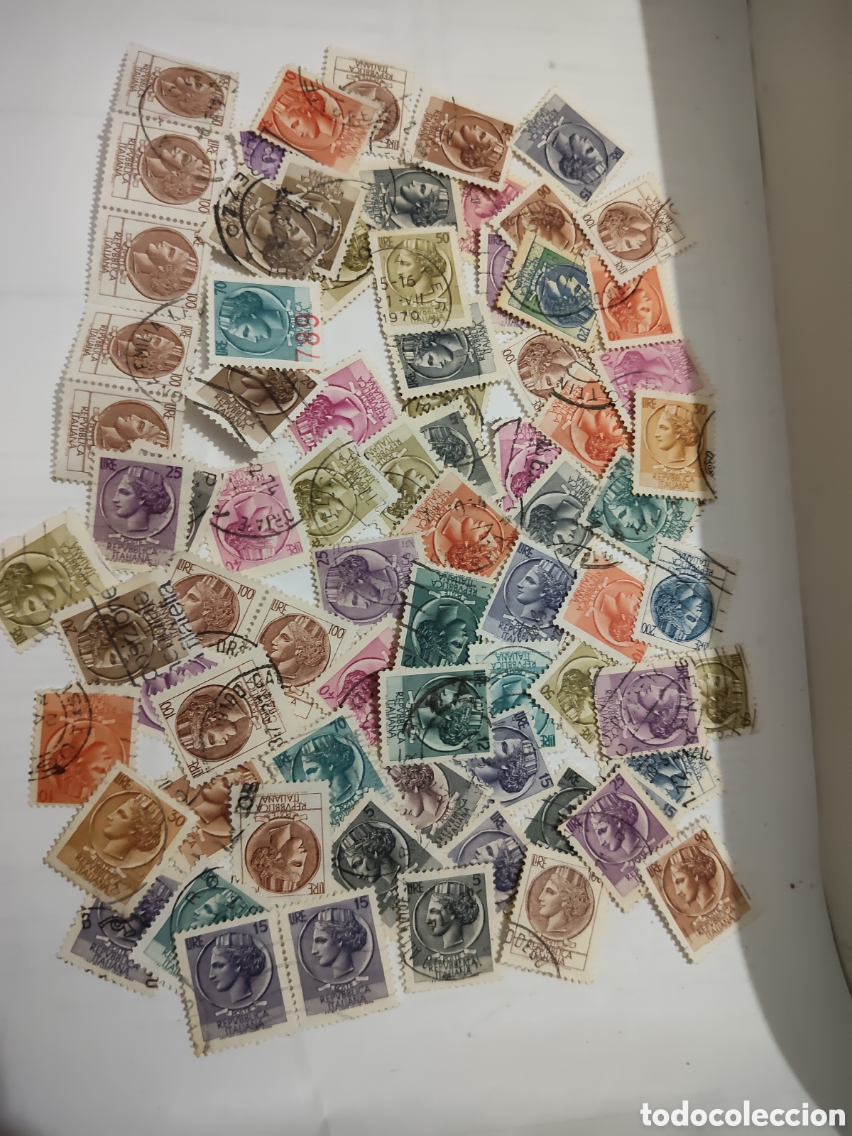 Sellos: Lote de 75 sellos de Italia Siracusa emblema de Italia 1968