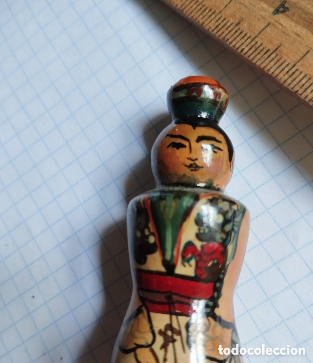 Sellos: Miniatura Japonesa de Madera Pintada a Mano (6,5 cm) - Mu&ntilde;eca Kokeshi vintage